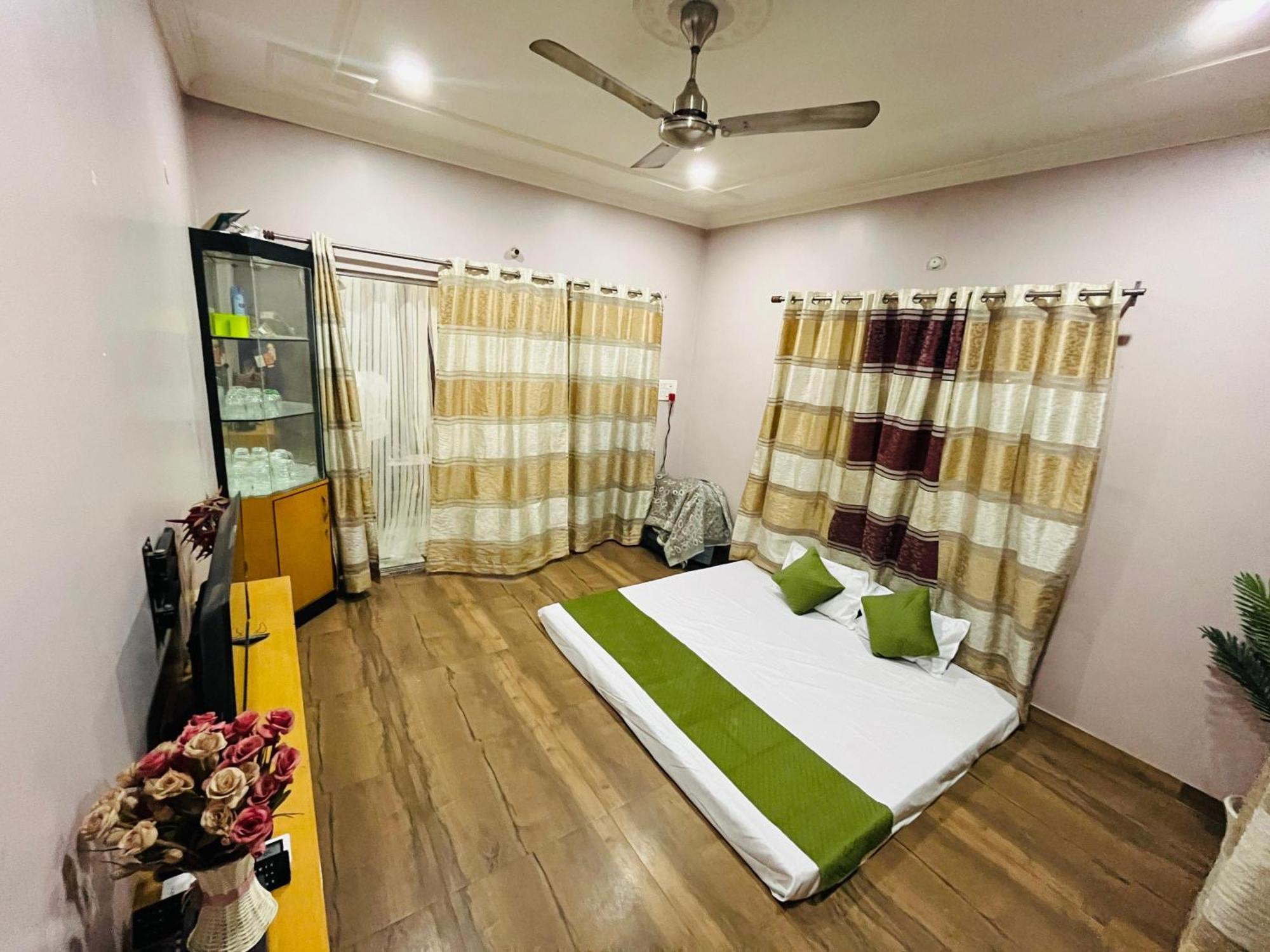 The Q3 Inn Guwahati Exterior foto